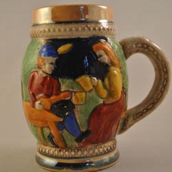 Drinkkroes met veelkleurig relief