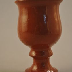 Vaasje, bruin aardewerk, geglazuurd