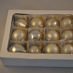 12 kerstballen (zilverkleurig)