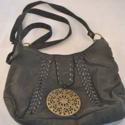 Schoudertas, grijze stof met bronzen decoratiespeld