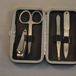 Nagelgarnituur in etui