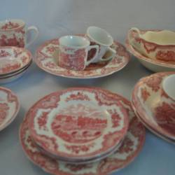 16 roze/rode serviesdelen "Old Brtitain Castles", JohnsonBros