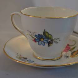 kop en schotel (Duchess Bone China made in England)