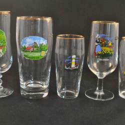 5 Nederlandse souvenirglazen (o.a. Volendam, Ootmarsum...)