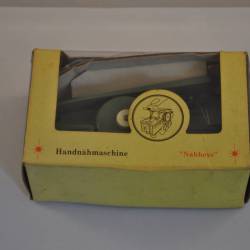 Handnaaimachine ("Nähhexe")