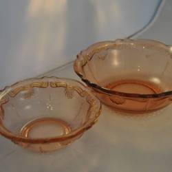 2 schaaltjes, rose glas