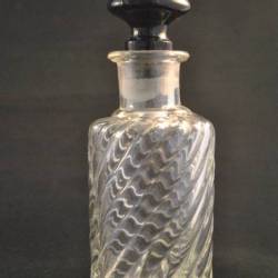Oud flesje (met zwarte stop)