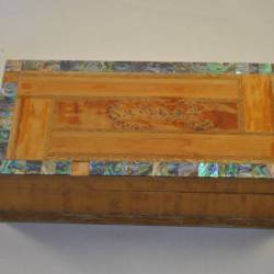 Houten kistje, met inlegwerk
