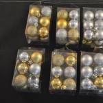 6 pakjes kerstballen (à 12 stuks)