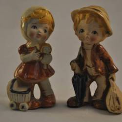 2 Beeldjes (jongen en meisje), 9 cm