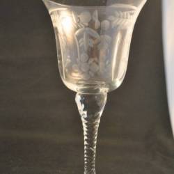 wijnglas, kristal, met gravering (16 cm)