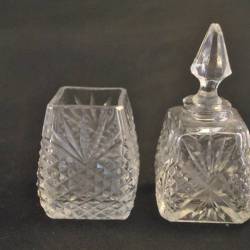2 glazen potjes (1 met stop), kristal
