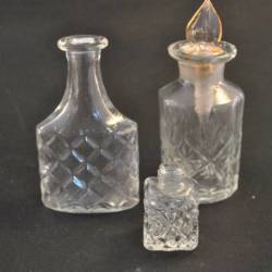 3 oude glazen potjes