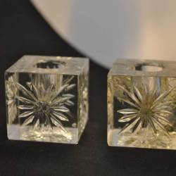 2 kaarsenstanders, vierkant, kristal