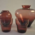 4 objecten van paars glas