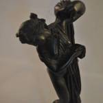 Beeldje vrouwenfiguur (zwart)