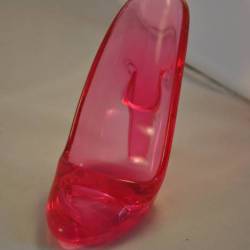 Telefoonhouder ( in de vorm van glazen damesschoentje), rood