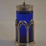 Zoutstrooier, blauw glas/metaal