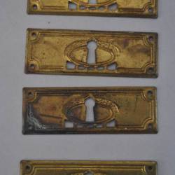 4 koperen plaatjes (kastbeslag)