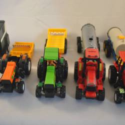 Speelgoed-tractors + aanhangers