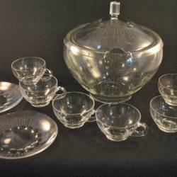 Bowlkom met 6 schaaltjes en 2 schoteltjes