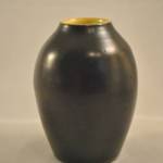 Vaasje, aardewerk, zwart