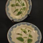 2 wandbordjes, ongemerkt, 21,5 cm (blauw/groen)