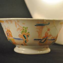 Kom (mandarin figures) 8,5 x 17 cm