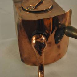 Antieke koperen waterkoker