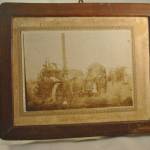 Antieke foto van een dorsmachine (omstreeks 1900)