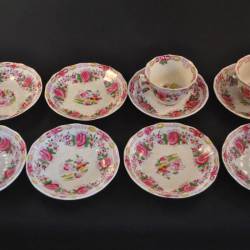 8 schoteltjes + 2 kopjes (roosmotief)