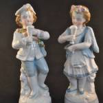 2 porseleinen beeldjes (jongen en meisje met ijsjes)