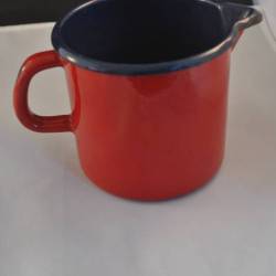 Geëmailleerd schenkkannetje (rood/blauw)