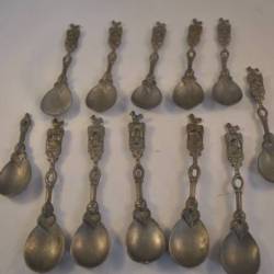 11 antieke tinnen lepels (12,5 cm) + 1