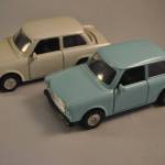 2 modelauto's Trabant 601-S (wit en lichtblauw)