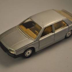 Modelauto ( merk ??), grijs
