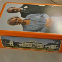 Koektrommel (herdenking 50jarig huwelijk Juliana en Bernhard)