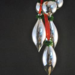 Kerstversiering (6 items aan rood lint)