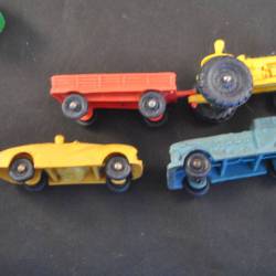 10 mini auto's/wagens (plastic)