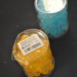2 ijsklontjes bloemen (geel en blauw)