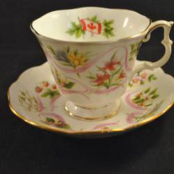 kop en schotel ( Royal Albert, Canadian Emblems)