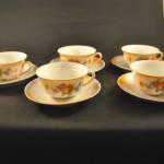 5 kop en schotels, bloemdecor