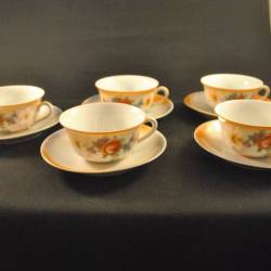 5 kop en schotels, bloemdecor