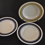 3 diepe borden (2 met blauwe rand, 1 geel),  France