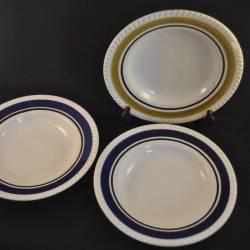 3 diepe borden (2 met blauwe rand, 1 geel),  France