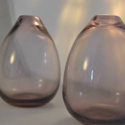 3 vaasjes, lichtpaars glas