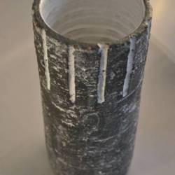 Vaas (keramiek, Westraven Utrecht) grijs, 21 cm, diam. 9 cm