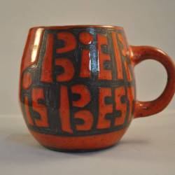 Bierpul ("Bier is best"), oranje op zwarte ondergrond, gemerkt HM