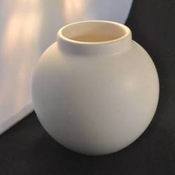 Wit vaasje,  Flora Keramiek, 12 cm