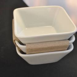 3 vierkante porseleinen schaaltjes